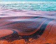 Vertido de petroleo en el mar